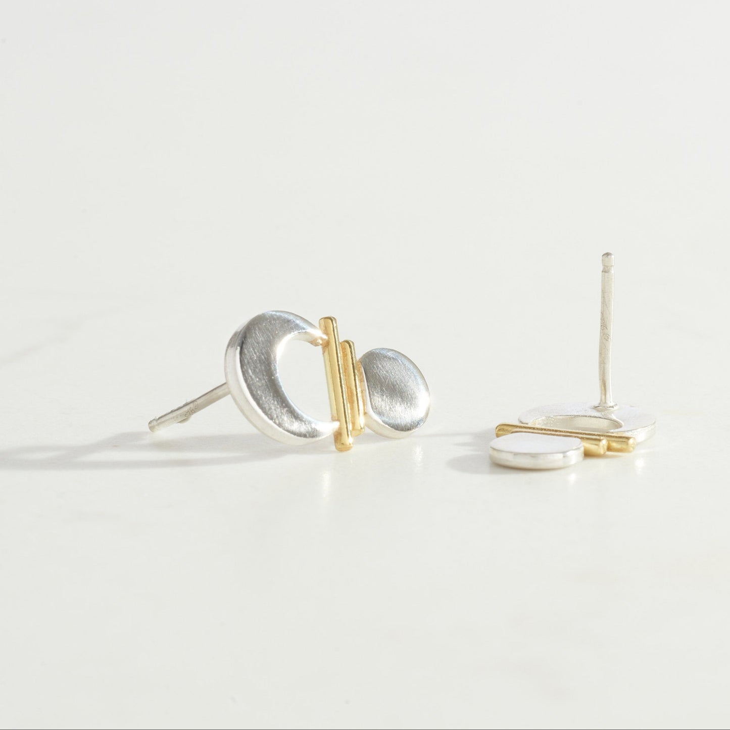 18kgold_and_silver_studs_797ecef0-30e5-4b72-b8c3-6b7970726282