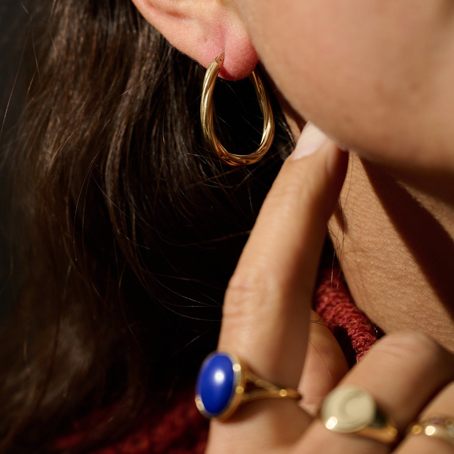 9k_gold_hollow_twist_hoop 1